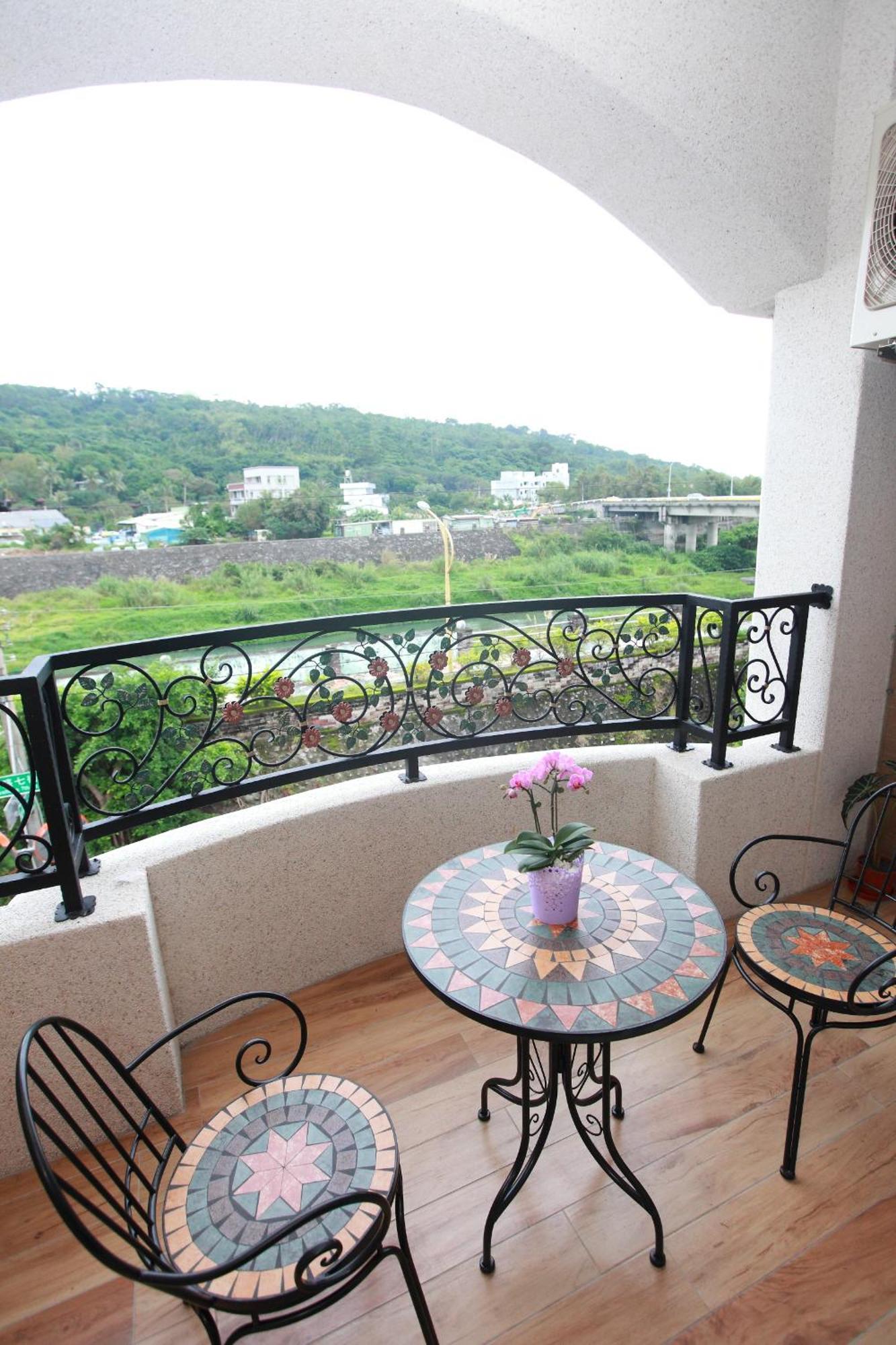 坡岸長堤民宿 Leveeside House Città di Hualien Esterno foto